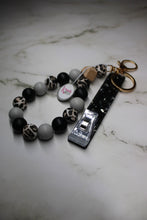 Load image into Gallery viewer, Card Grabber Key Chain